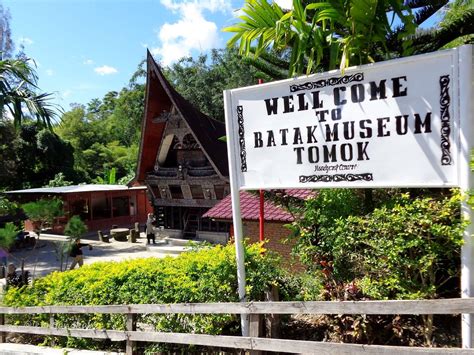 Mengenal Wisata Tomok di Pulau Samosir dengan 10 Kata